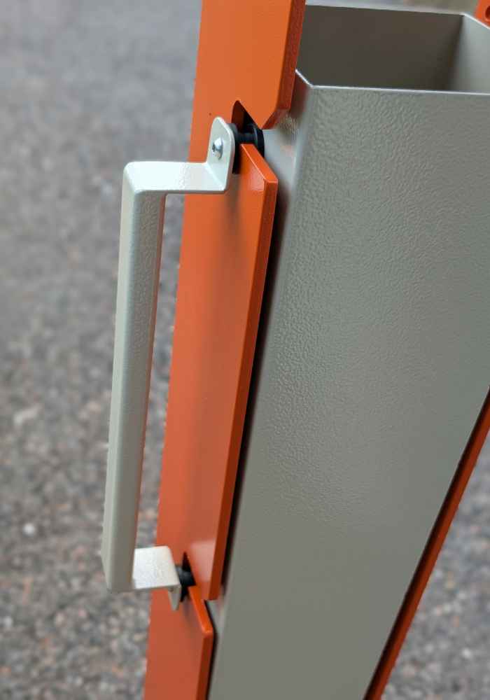 Cendrier LUD Orange behind
