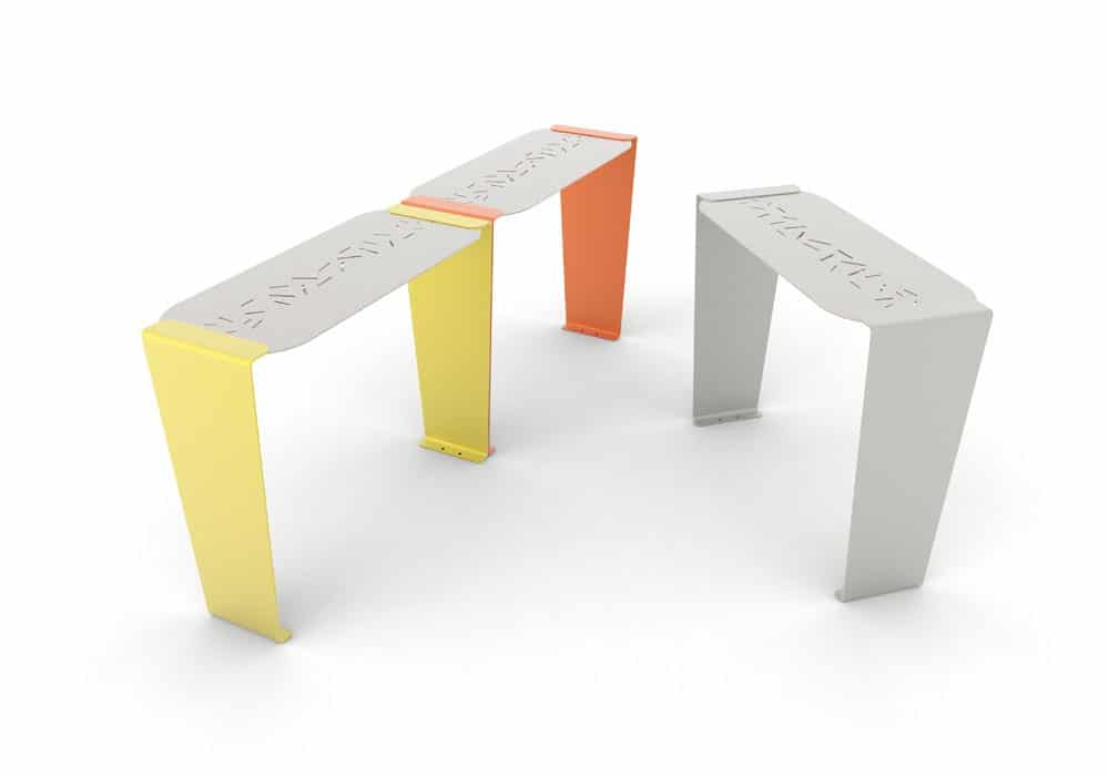 Trois tables bar LUD : une jaune accolée à une orange, et une grise seule