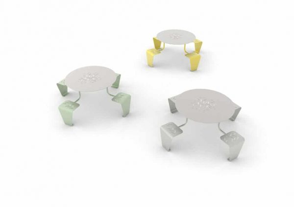 Trois tables pique-nique LUD : une verte, une grise et une jaune