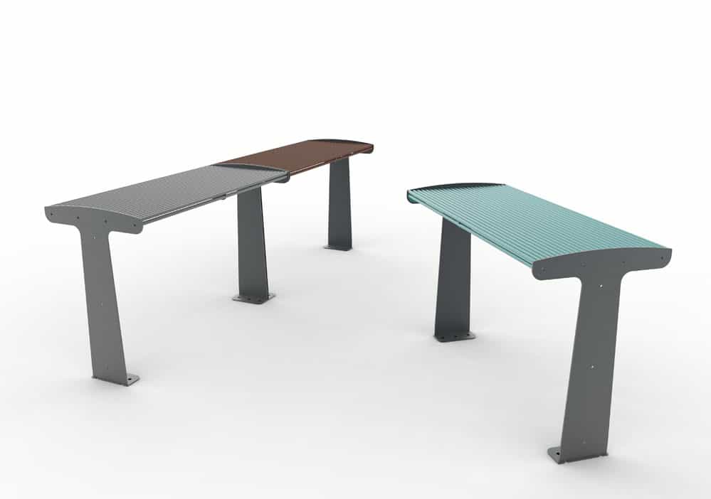 À gauche, deux tables TUB grise et marron accolée ; à droite, une table TUB bleue