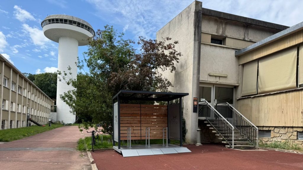 Abri velo sur chassis design Polymobyl 2